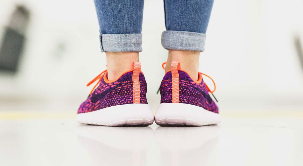 Nike Wmns Roshe One Flyknit 
